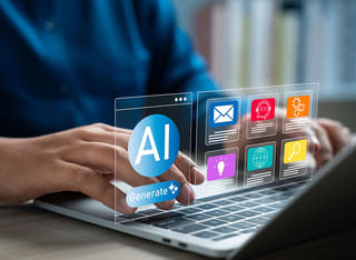Principiante nel settore delle criptovalute che studia i fondamenti del trading automatizzato con AI